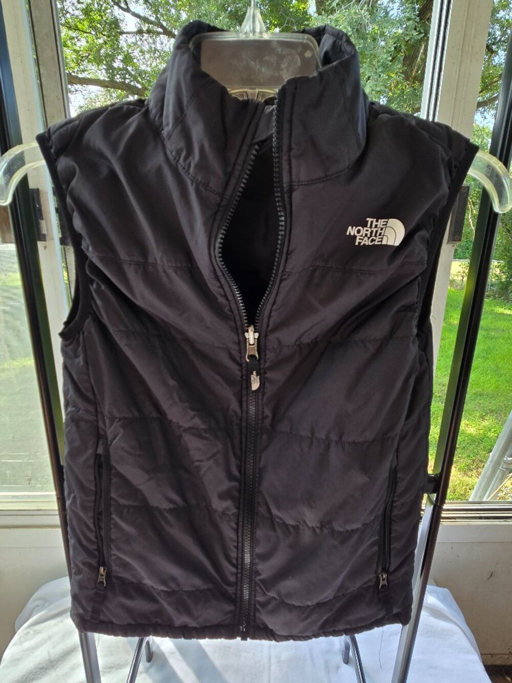 The North Face Vest Youth/Junior size M Unisex Black for layering